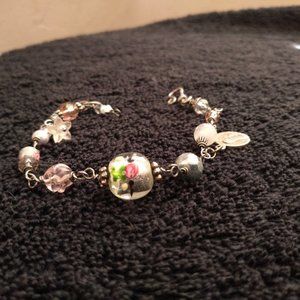 Floral pattern silver tone charm bracelet size 3.5